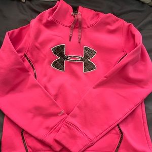 Woman’s UA hoodie